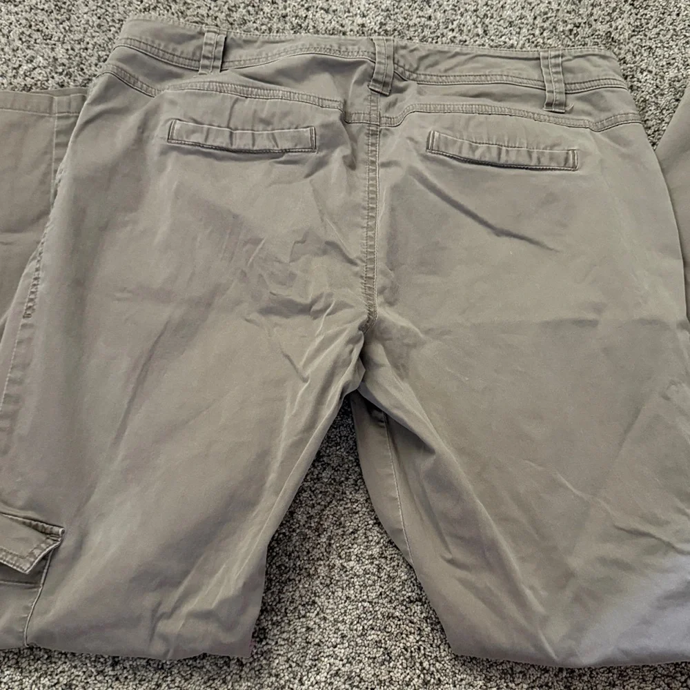 Cabi brown cargo pant size 10